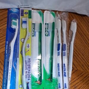 Lot Of 7 Tootbrushes. Crest, G.U.M., New Sight,Medline +1 Unmarked All NIP